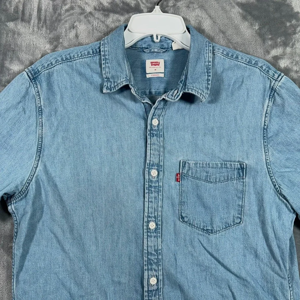 Levis Short Sleeve Classic Denim Look Shirt Mens Medium Blue Pocket Button Up